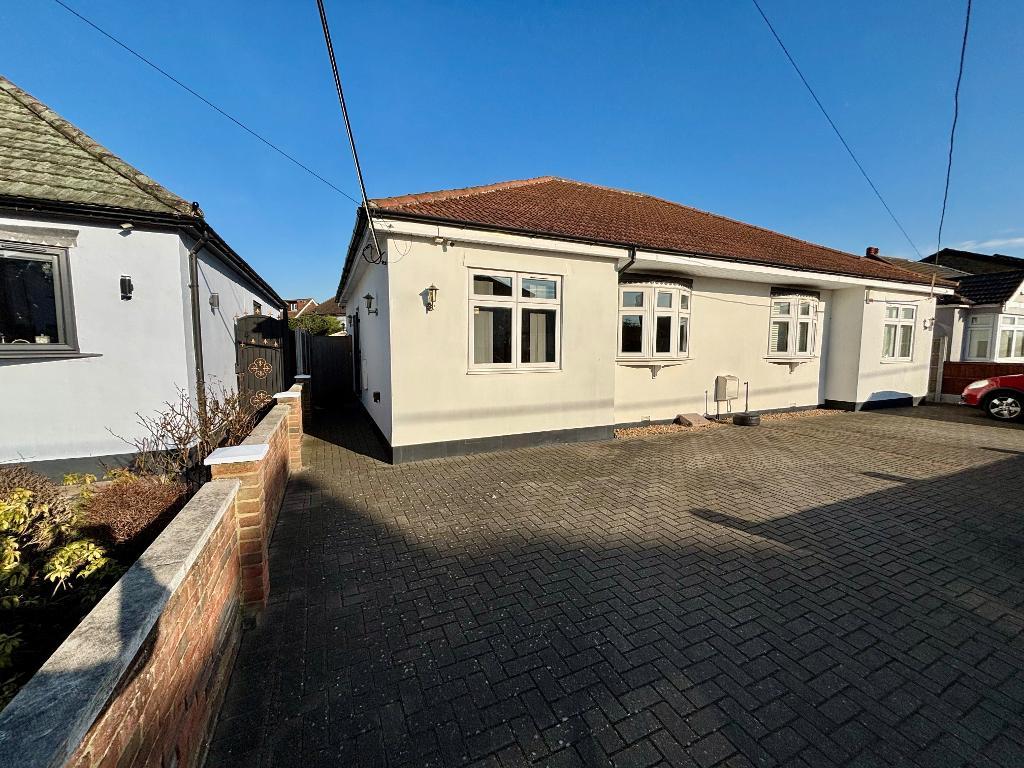 Stanley Road North, Rainham, Essex, RM13 8AX